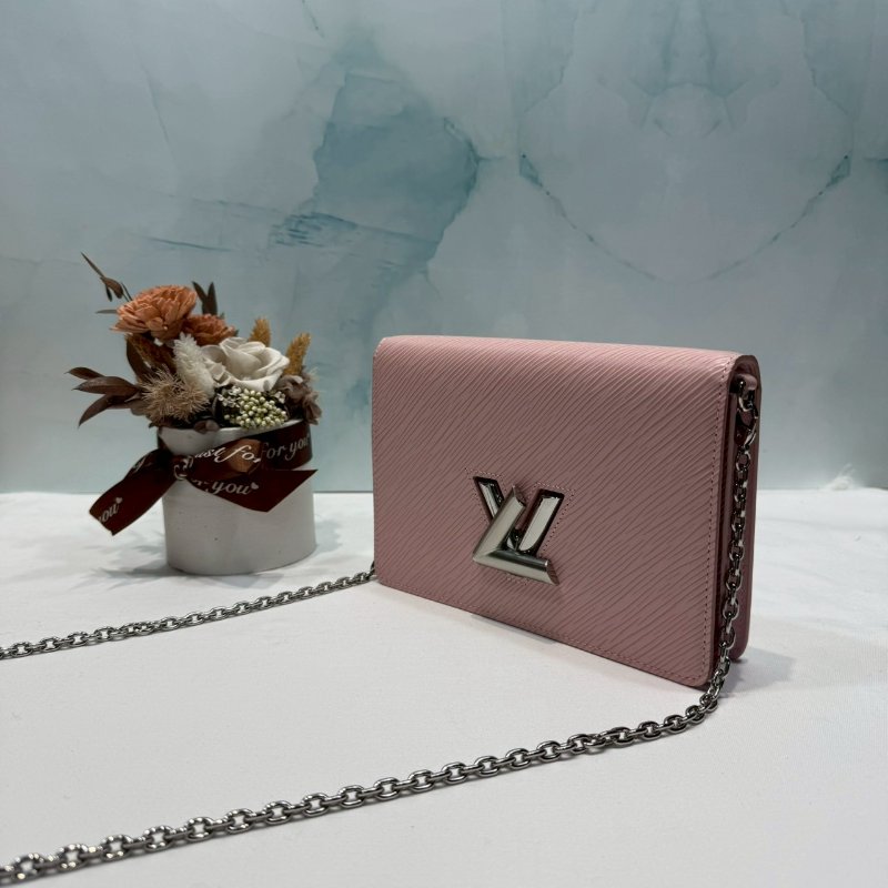 LV 粉色TWIST WOC鏈帶包-3