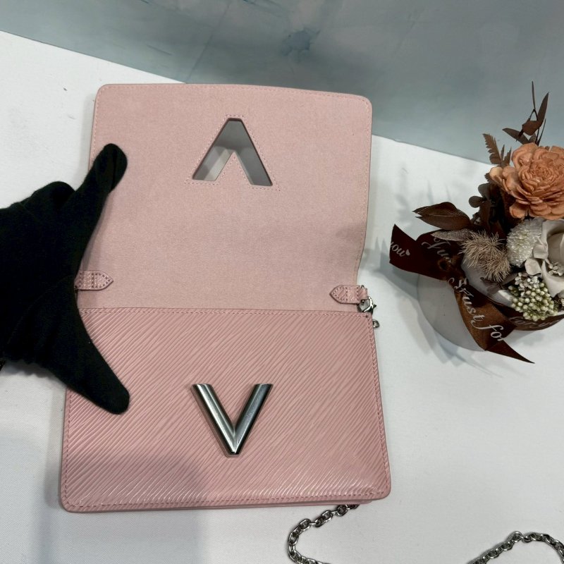 LV 粉色TWIST WOC鏈帶包-4