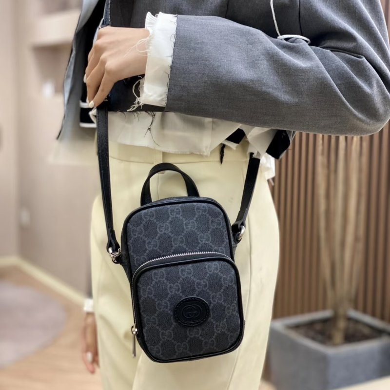 GUCCI Retro斜背小包-1