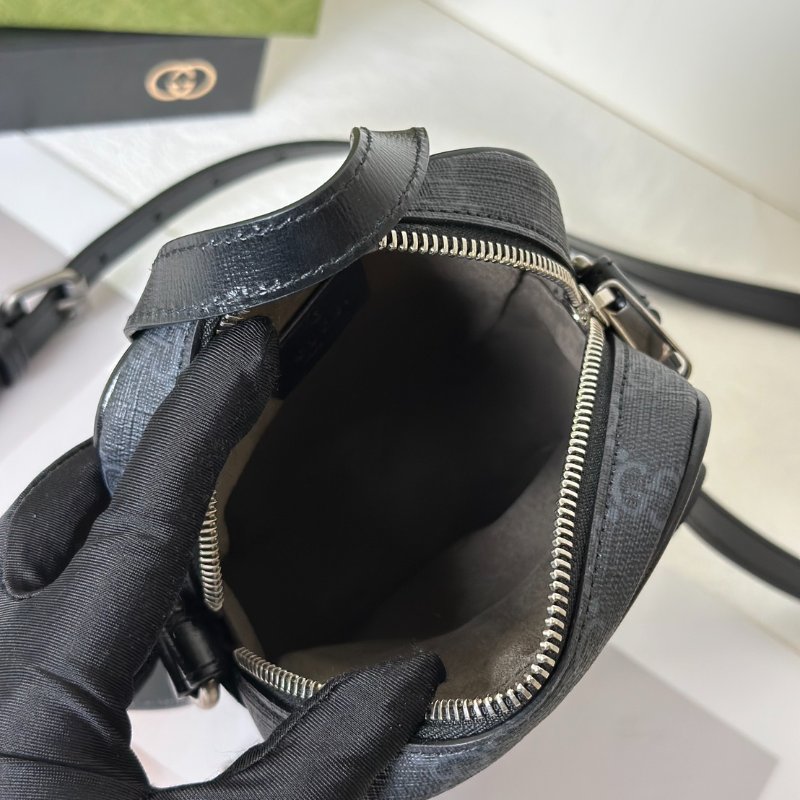 GUCCI Retro斜背小包-7