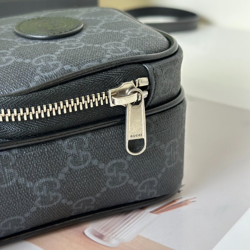 GUCCI Retro斜背小包-8