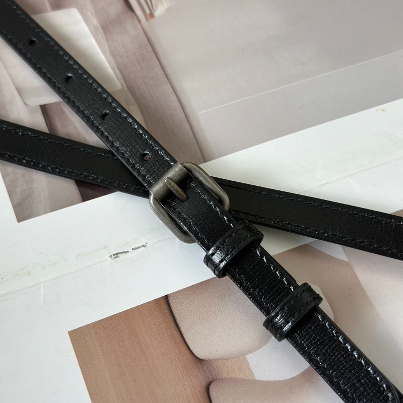 GUCCI Retro斜背小包-9