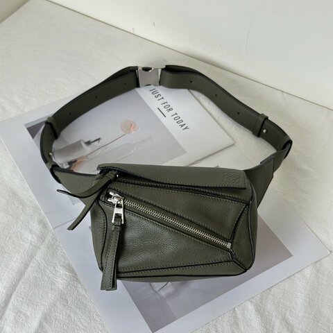 LOEWE Puzzle斜背腰包 - mini灰綠