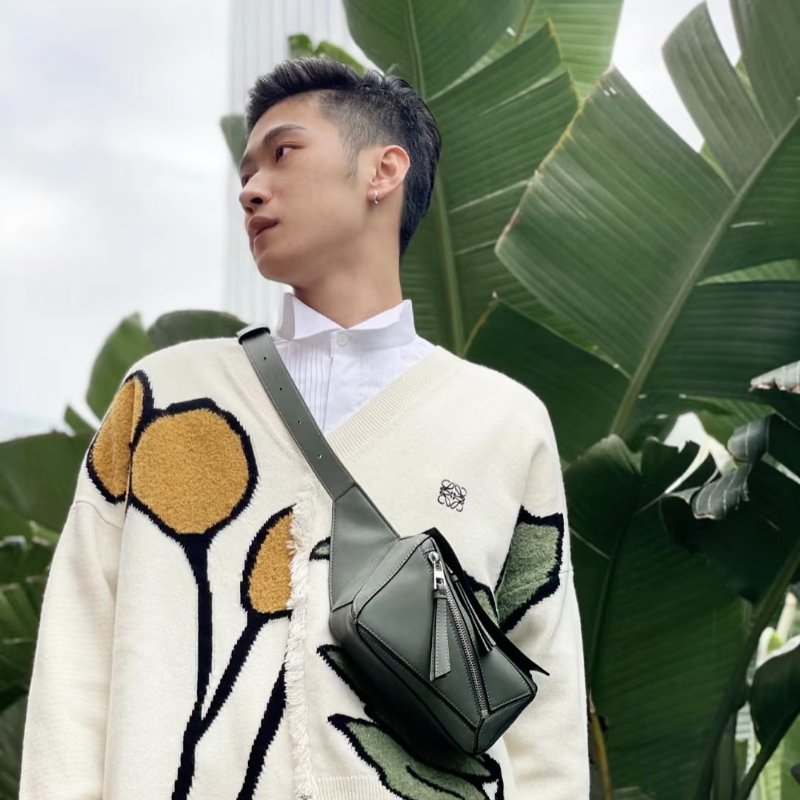 LOEWE Puzzle斜背腰包 - mini灰綠-1