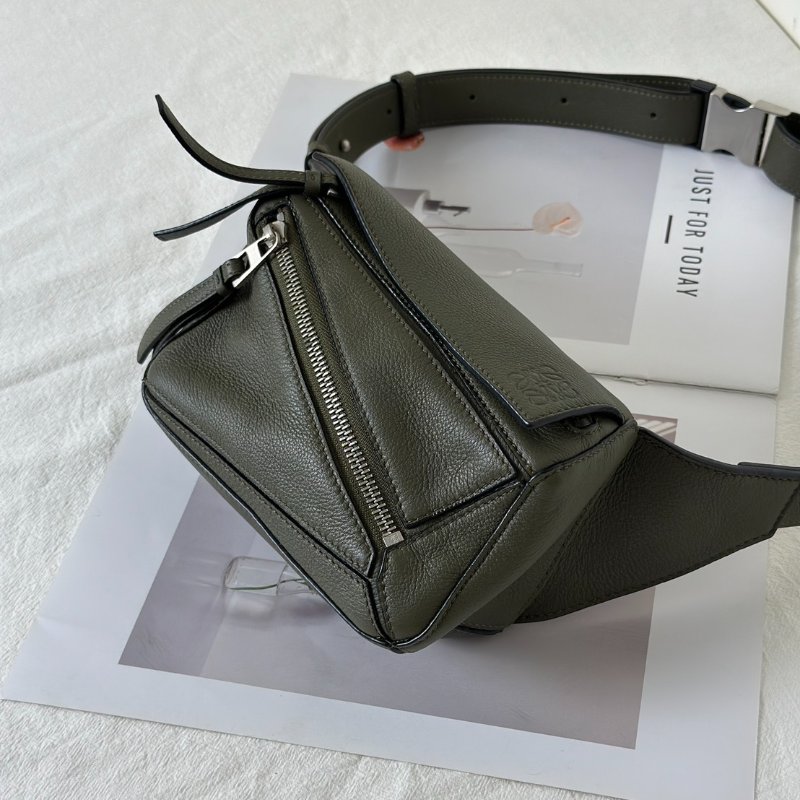 LOEWE Puzzle斜背腰包 - mini灰綠-3