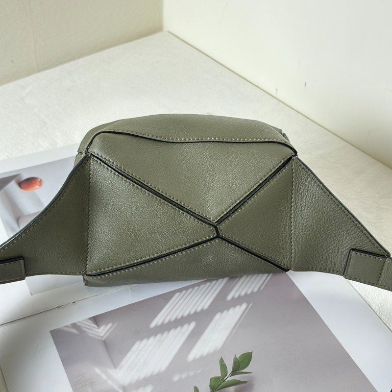 LOEWE Puzzle斜背腰包 - mini灰綠-6