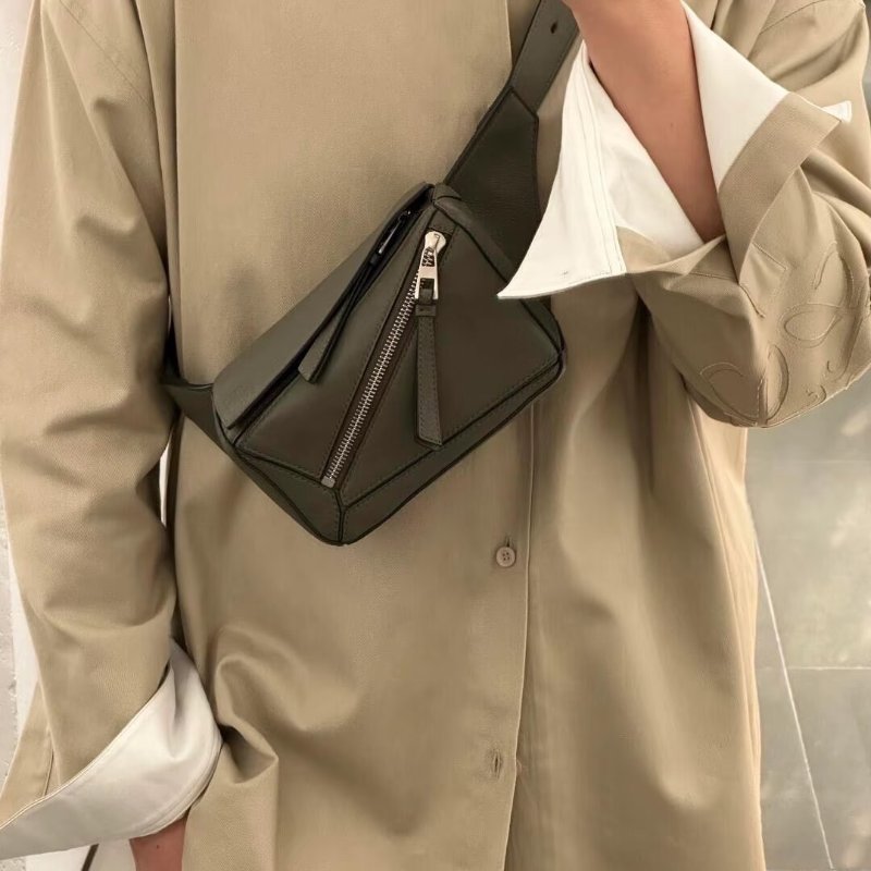 LOEWE Puzzle斜背腰包 - mini灰綠-13