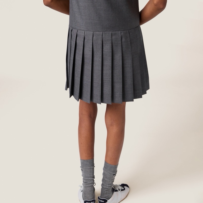 Miu Miu 女士 無袖連衣裙IT-36 IT-38 IT-40 IT-42碼模特身高178 CM，穿著 38碼-5