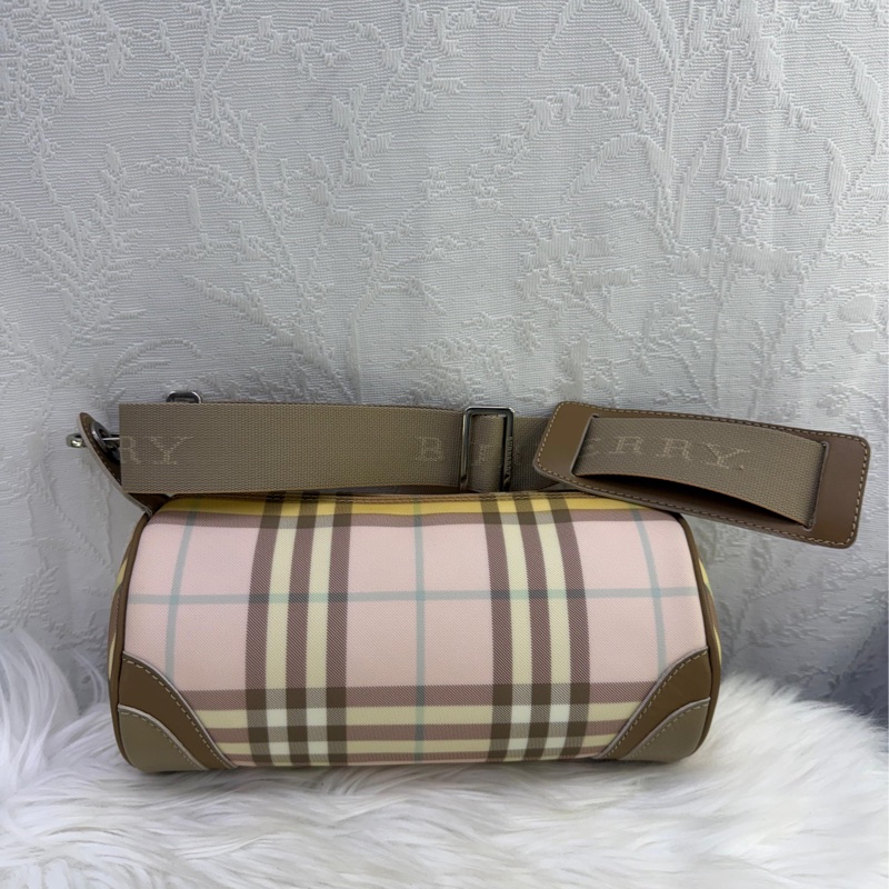 。 Burberry The Barrel cloth handbag Never worn Pink, Cloth-0