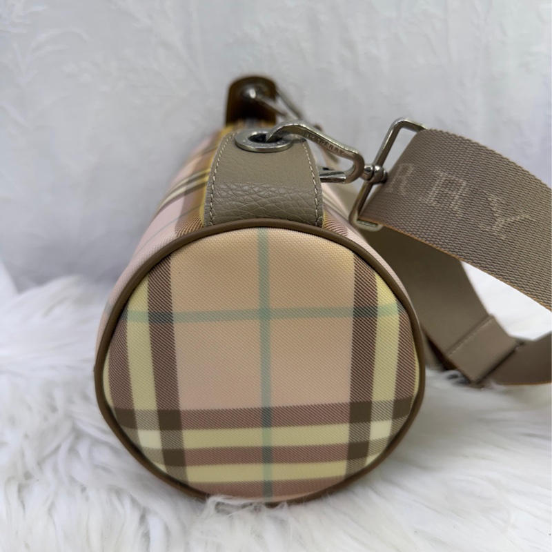 。 Burberry The Barrel cloth handbag Never worn Pink, Cloth-2