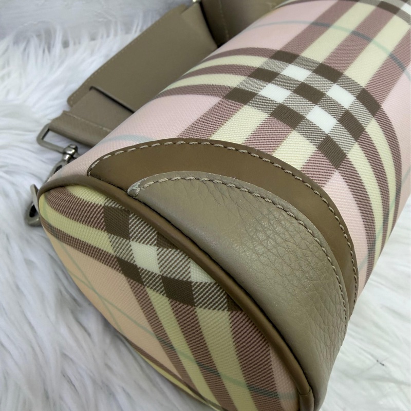 。 Burberry The Barrel cloth handbag Never worn Pink, Cloth-3