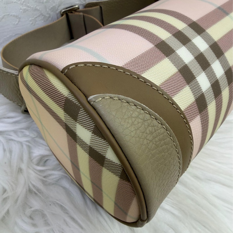 。 Burberry The Barrel cloth handbag Never worn Pink, Cloth-4