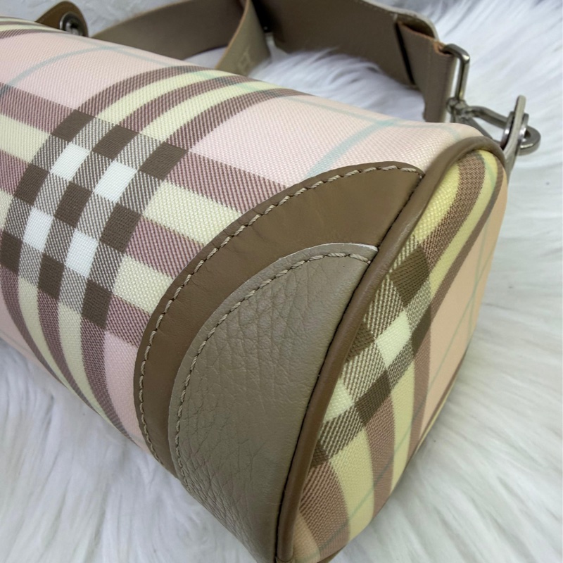 。 Burberry The Barrel cloth handbag Never worn Pink, Cloth-9