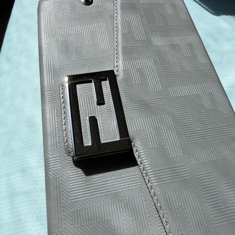 Fendi Baguette® Soft Trunk 淺灰色 許光漢同款-9
