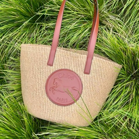 Chloe 編竹籃包Horse Medal
