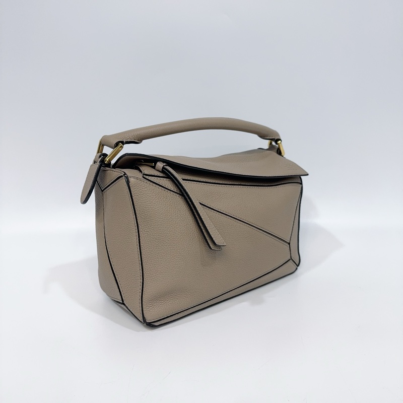 Loewe沙色金釦牛皮puzzle小號肩背包-8