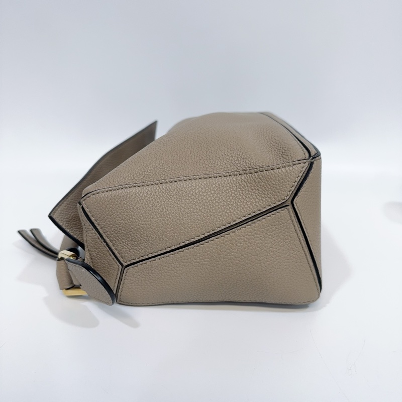 Loewe沙色金釦牛皮puzzle小號肩背包-13