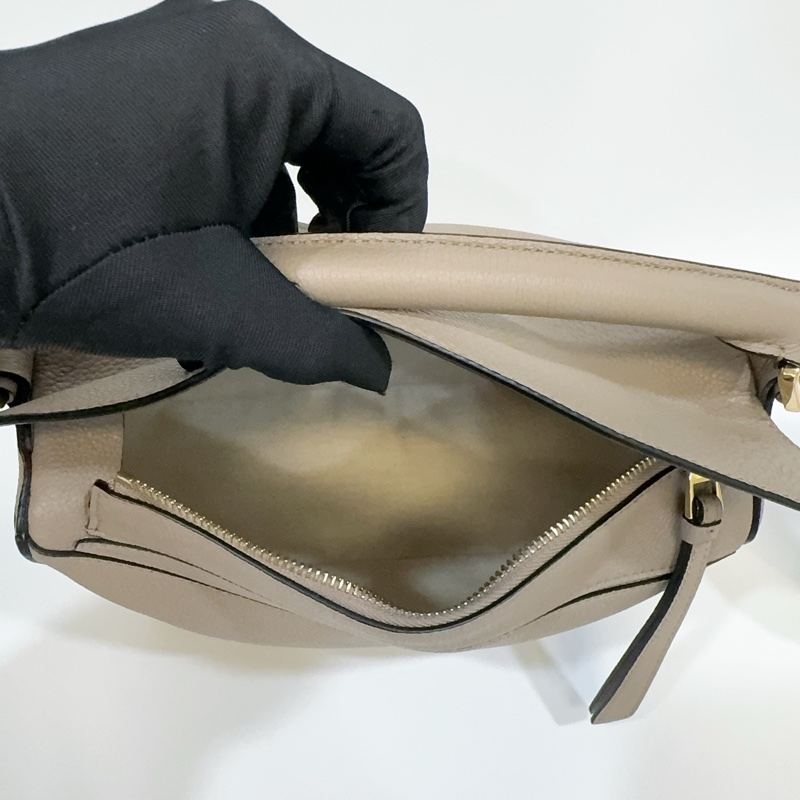 Loewe沙色金釦牛皮puzzle小號肩背包-15