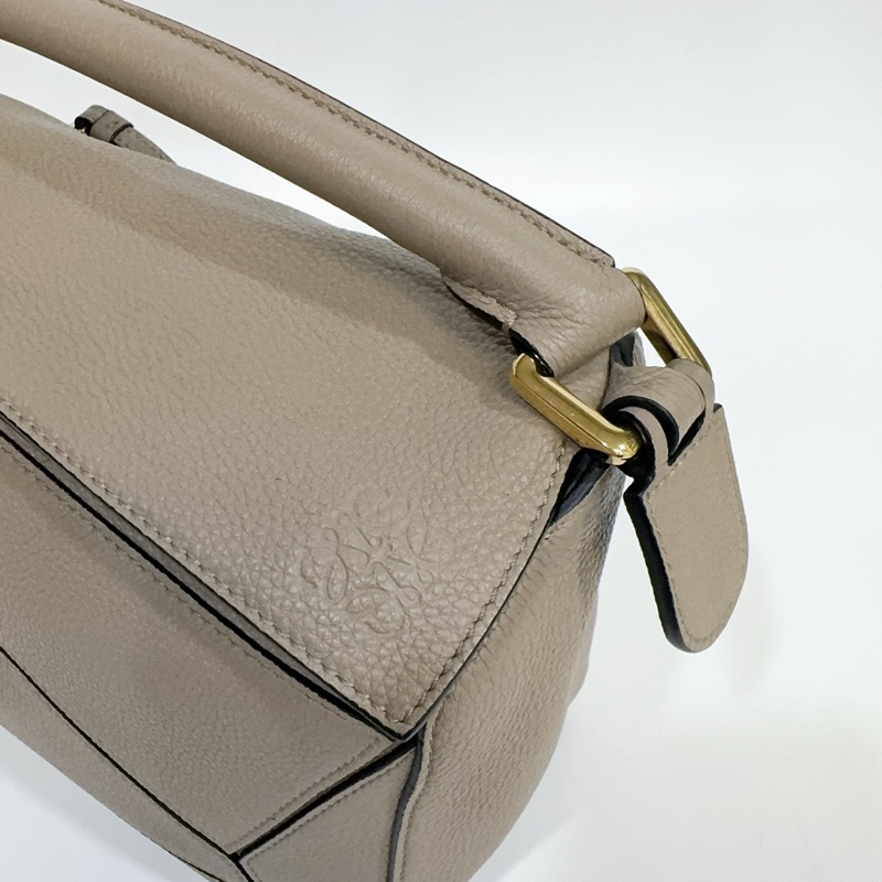 Loewe沙色金釦牛皮puzzle小號肩背包-22