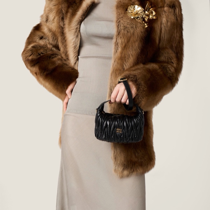 Miu Miu 女士 馬特拉塞凸紋納帕皮手拿包均碼碼15cm*8cm*8.5cm-4