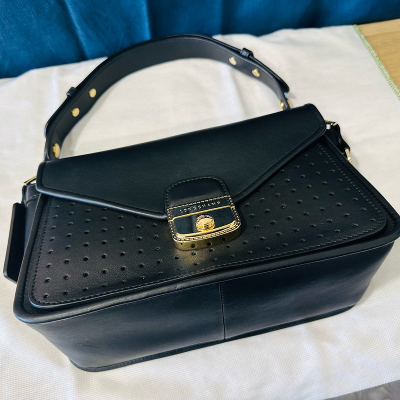 LONGCHAMP Mademoiselle 金鎖釦洞洞小牛皮 肩背手提包 黑色 新光三越A4購入-5