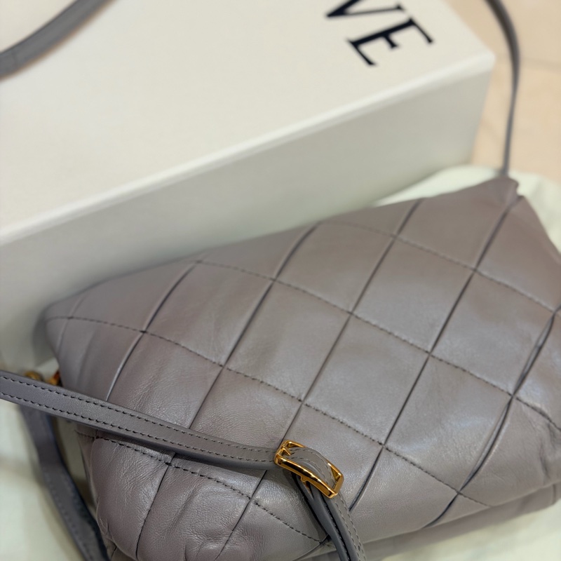 LOEWE Goya Puffer Bag 珍珠灰 小號-1
