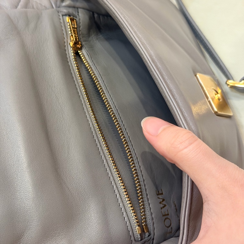 LOEWE Goya Puffer Bag 珍珠灰 小號-4