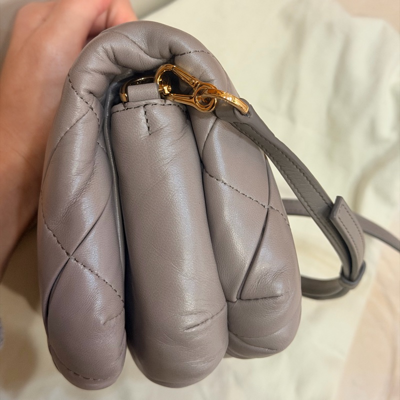 LOEWE Goya Puffer Bag 珍珠灰 小號-5