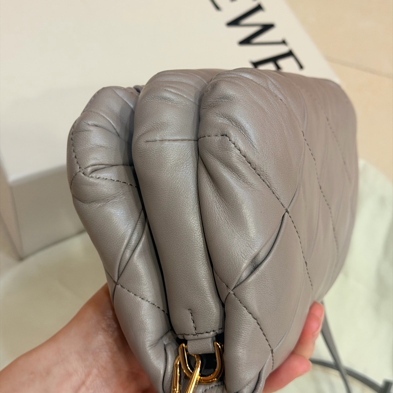 LOEWE Goya Puffer Bag 珍珠灰 小號-7