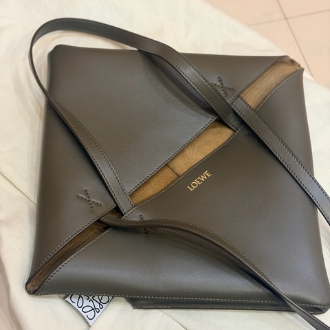 Loewe 中型亮面小牛皮 Puzzle Fold 托特包 軍綠色