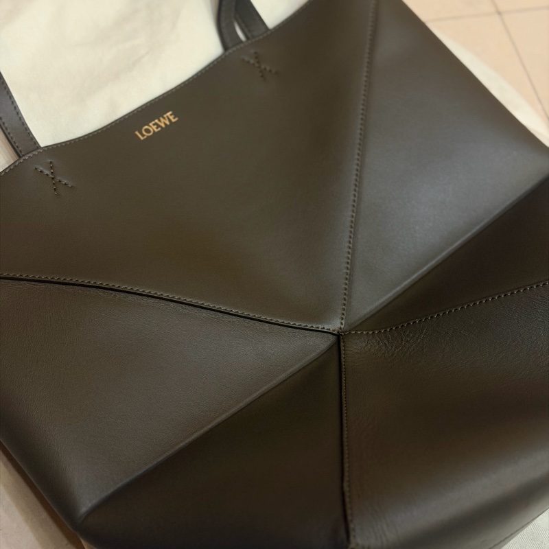 Loewe 中型亮面小牛皮 Puzzle Fold 托特包 軍綠色-1