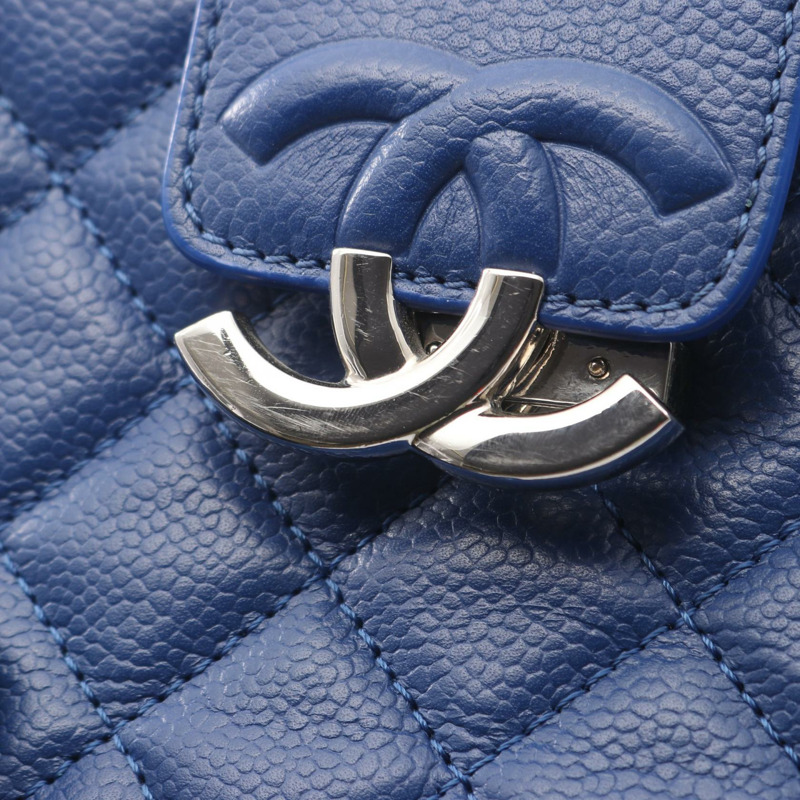 香奈兒半可可標誌絎縫鏈條肩背斜背包，藍色二手皮革-6