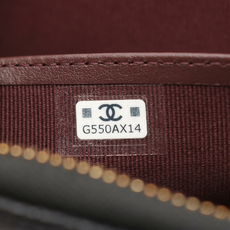 香奈兒經典長拉鍊錢包，絎縫皮革，AP0242，黑色，金色五金，二手 CC-4