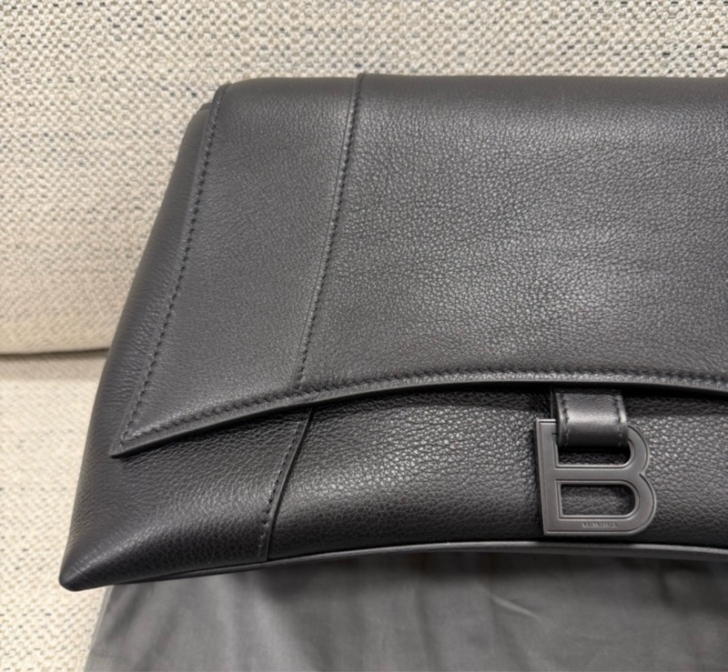 Balenciaga巴黎世家crush Downtown 沙漏包  男女可背 尺寸：32x15x21cm 肩帶：35cm 配有塵袋，無盒 下單前如需更多細節請咨詢-1