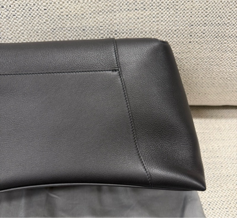 Balenciaga巴黎世家crush Downtown 沙漏包  男女可背 尺寸：32x15x21cm 肩帶：35cm 配有塵袋，無盒 下單前如需更多細節請咨詢-5