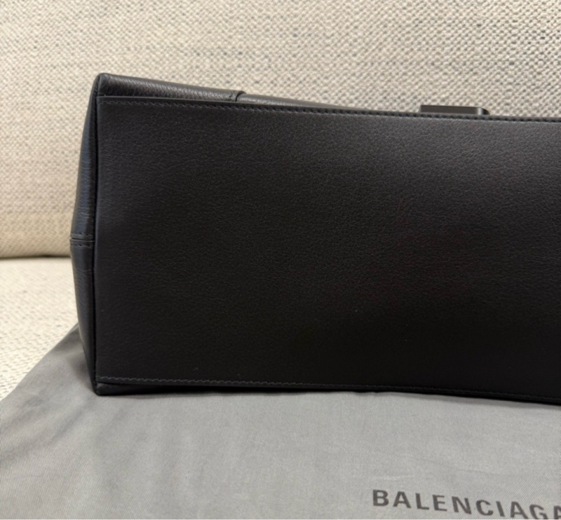 Balenciaga巴黎世家crush Downtown 沙漏包  男女可背 尺寸：32x15x21cm 肩帶：35cm 配有塵袋，無盒 下單前如需更多細節請咨詢-11