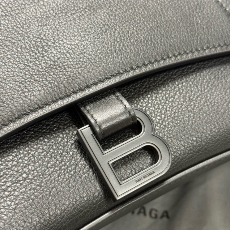 Balenciaga巴黎世家crush Downtown 沙漏包  男女可背 尺寸：32x15x21cm 肩帶：35cm 配有塵袋，無盒 下單前如需更多細節請咨詢-14