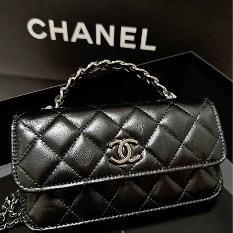 Chanel 23K 黑色亮面牛皮 黑銀鑽把手機包