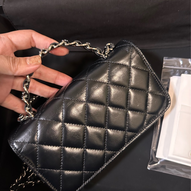 Chanel 23K 黑色亮面牛皮 黑銀鑽把手機包-8