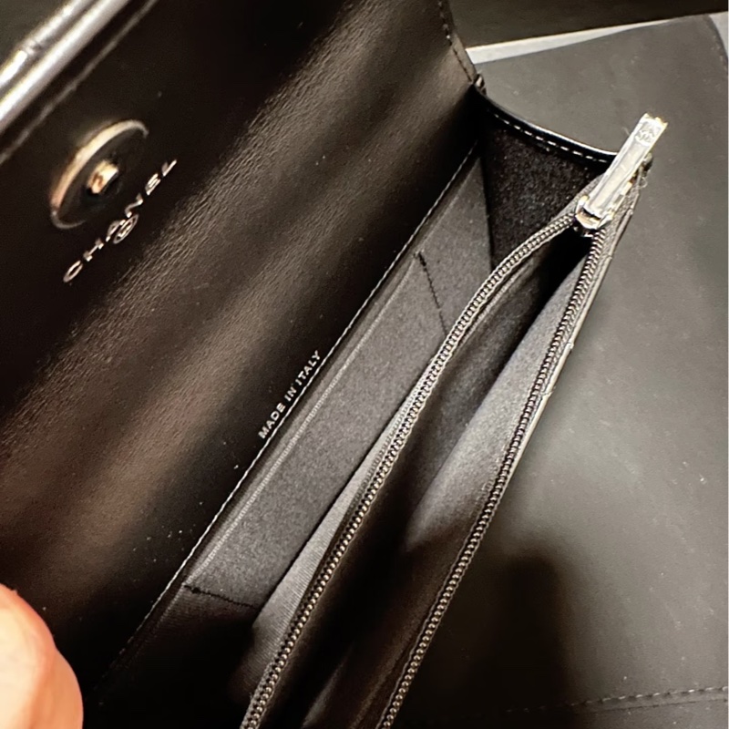 Chanel 23K 黑色亮面牛皮 黑銀鑽把手機包-11