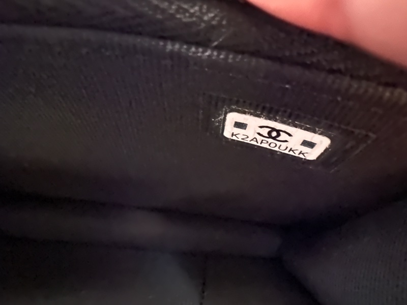 Chanel 23K 黑色亮面牛皮 黑銀鑽把手機包-15