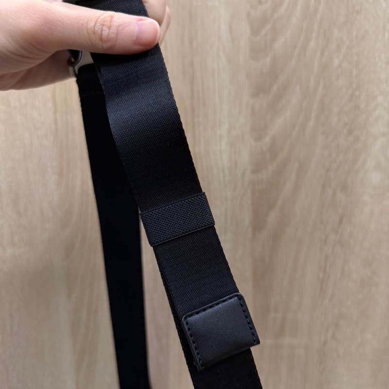 MK 白灰底黑牛皮銀釦胸口腰包-15