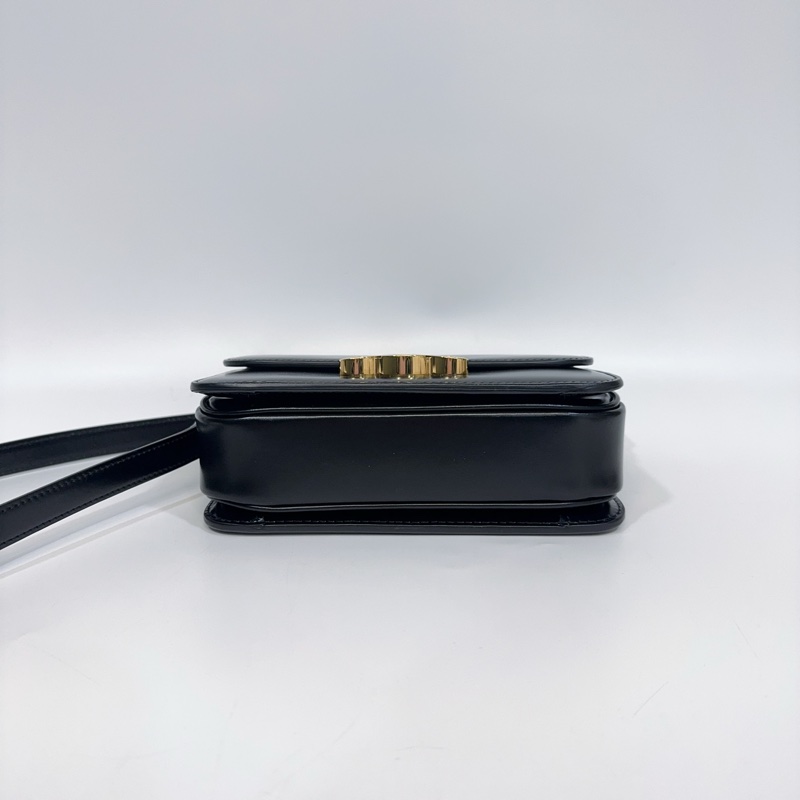 Celine 黑色牛皮金釦凱旋門斜背包-9