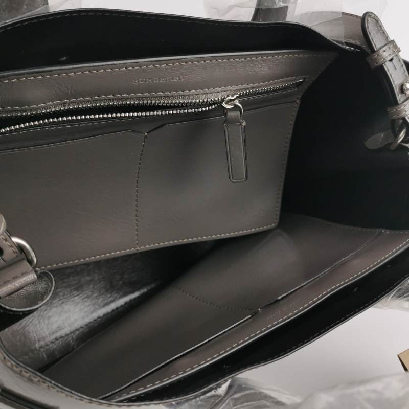 Burberry The Banner班納中號牛皮純色字母Logo雙搭扣斜挎包單肩包-6