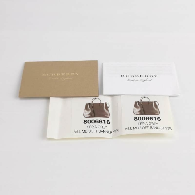 Burberry The Banner班納中號牛皮純色字母Logo雙搭扣斜挎包單肩包-9