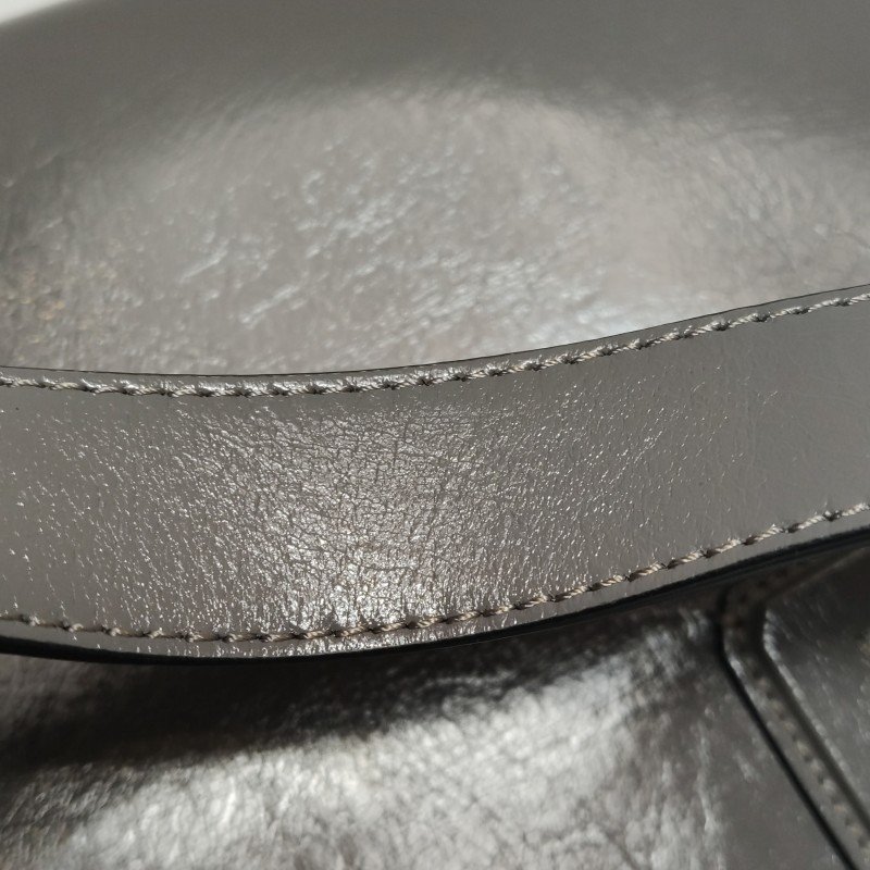 Burberry The Banner班納中號牛皮純色字母Logo雙搭扣斜挎包單肩包-15