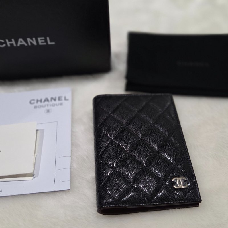 禮物～ Chanel香奈兒黑金雙C logo荔枝牛皮護照夾／ 護照包／ 護照夾卡包-0