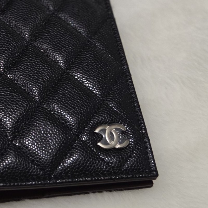 禮物～ Chanel香奈兒黑金雙C logo荔枝牛皮護照夾／ 護照包／ 護照夾卡包-1