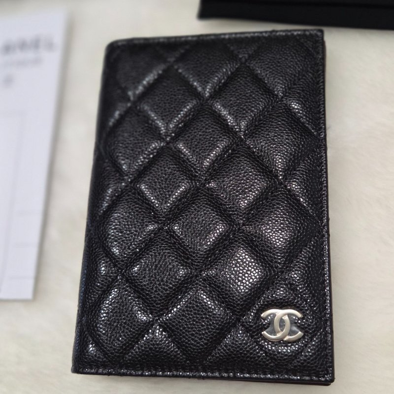禮物～ Chanel香奈兒黑金雙C logo荔枝牛皮護照夾／ 護照包／ 護照夾卡包-2