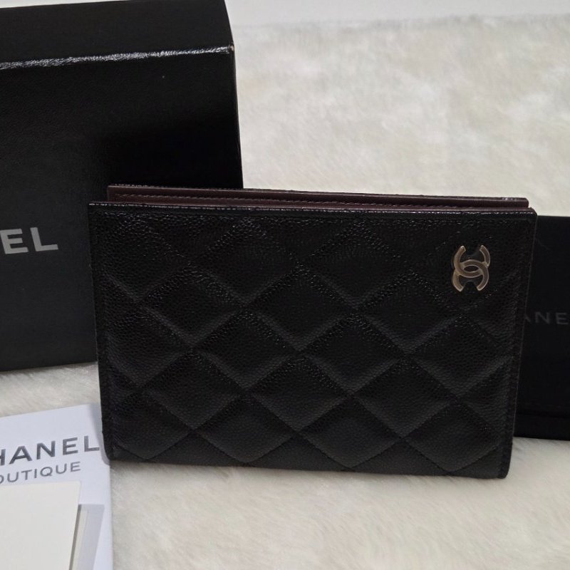 禮物～ Chanel香奈兒黑金雙C logo荔枝牛皮護照夾／ 護照包／ 護照夾卡包-7